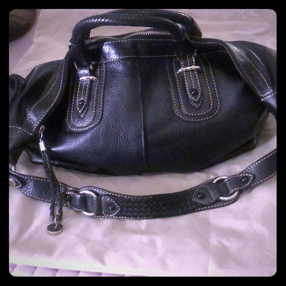 The Sak leather shoulder Bag.